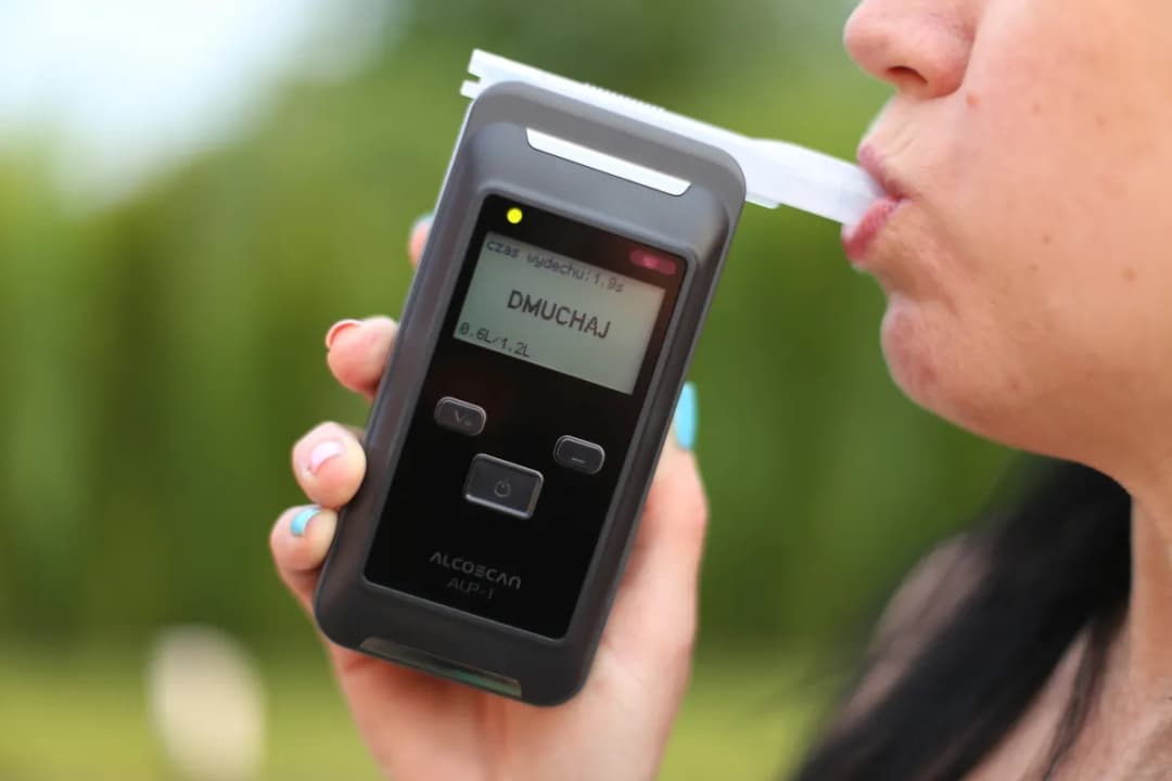 Jak oszukać alkomat w pracy i uniknąć poważnych konsekwencji