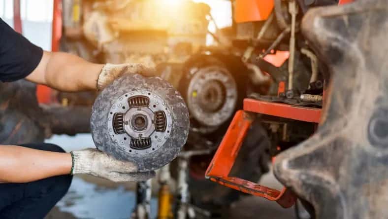 Objawy zapowietrzenia sprzęgła, które mogą zrujnować twoje auto