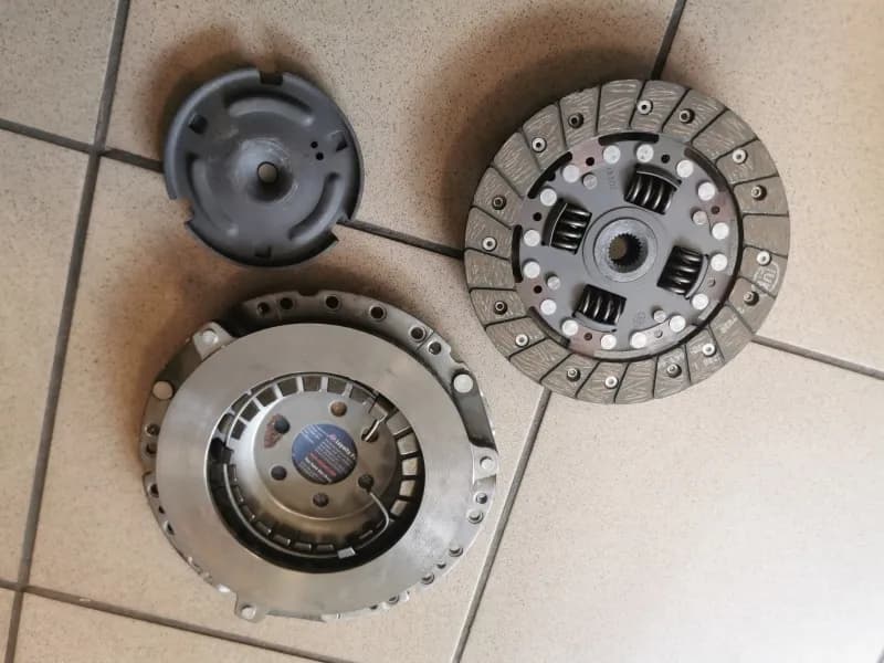 Jak wymienić sprzęgło w samochodzie - uniknij kosztownych błędów