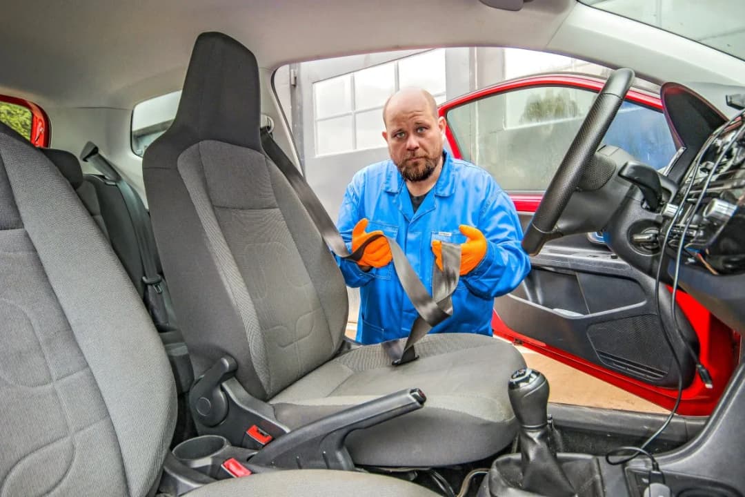 Czym smarować pasy bezpieczeństwa, aby uniknąć ich uszkodzenia?