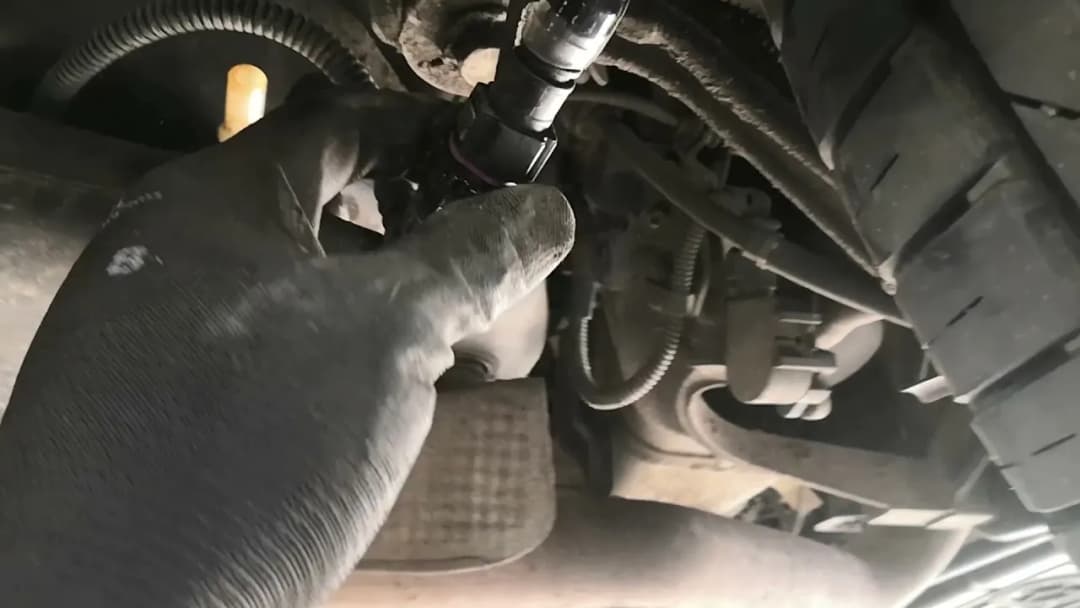 Gdzie jest zbiornik płynu DPF w Volvo V50 i jak go uzupełnić?