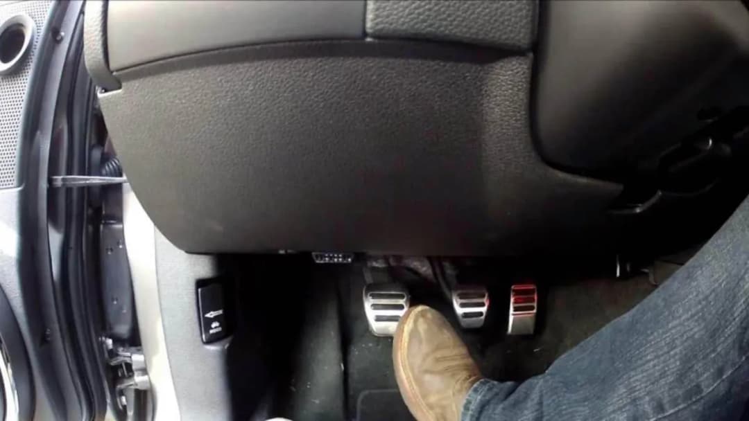 Co zrobić gdy sprzęgło nie odbija - kluczowe kroki dla bezpieczeństwa