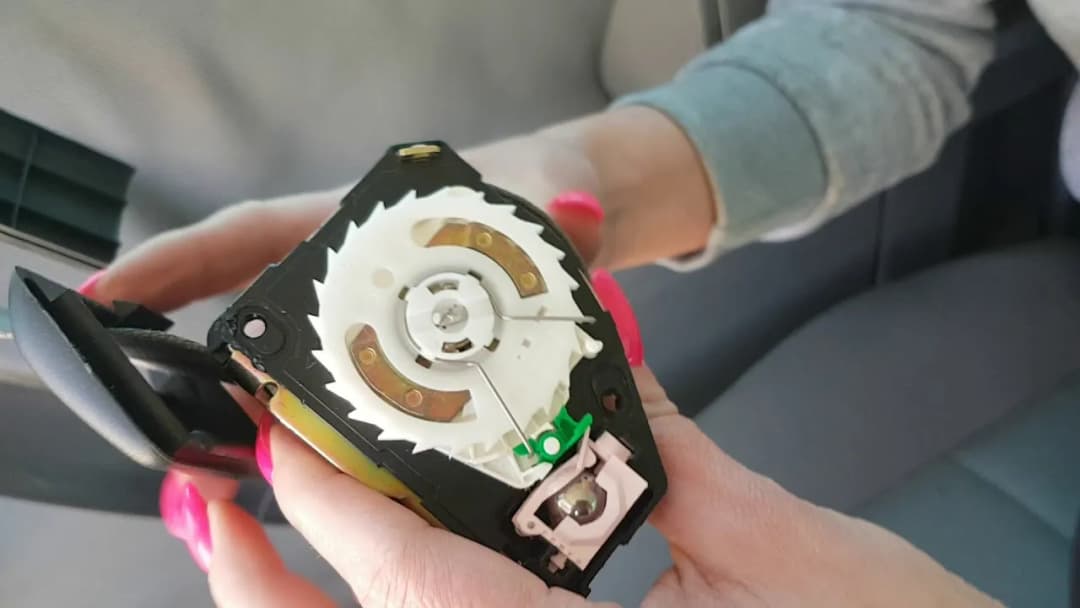 Jak naprawić zacinający się pas bezpieczeństwa – proste metody i porady